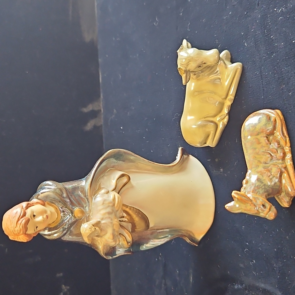 Porcelain Nativity 10PC Set - Metal Glazed Christmas Nativity Set - Picture 5 of 6